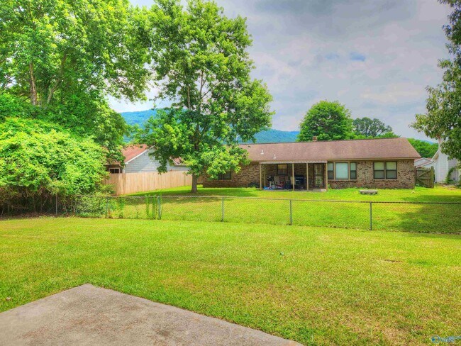 Building Photo - 1008 Fieldstone Ct SE