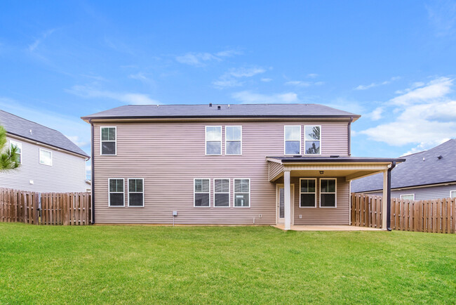 Building Photo - Outstanding 5 Bedroom Home