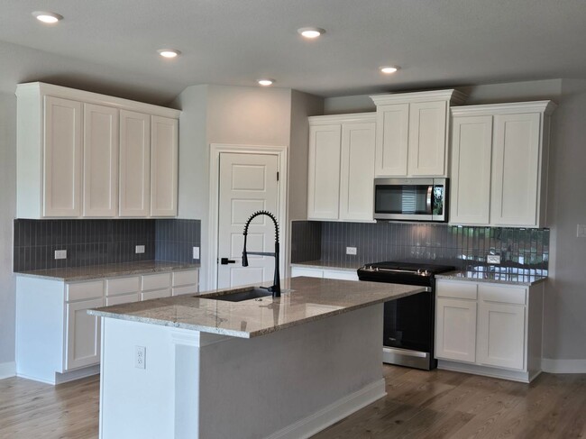 Building Photo - 273 Horsemint Way