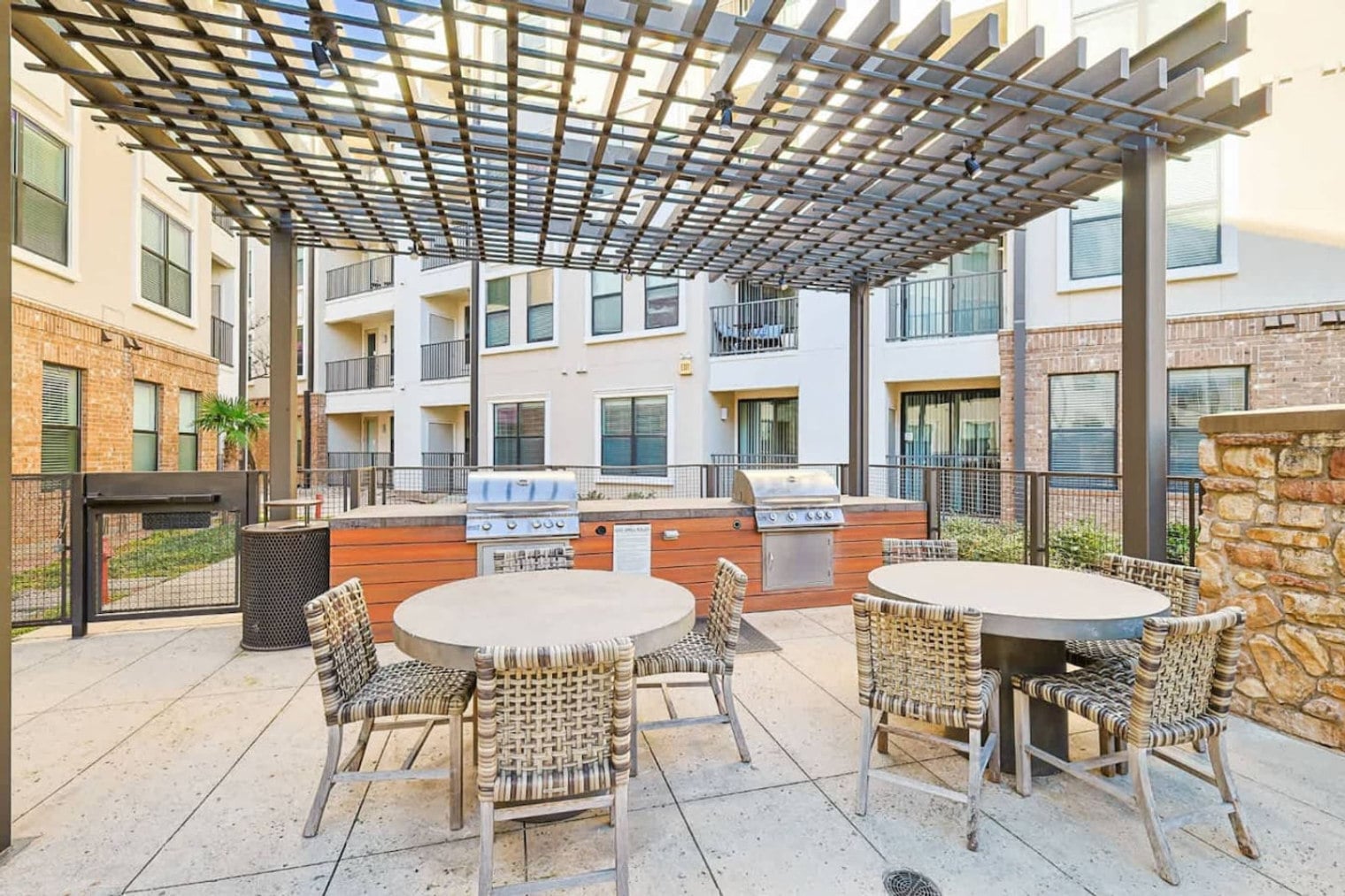 Building Photo - 5752 Town and Country Blvd