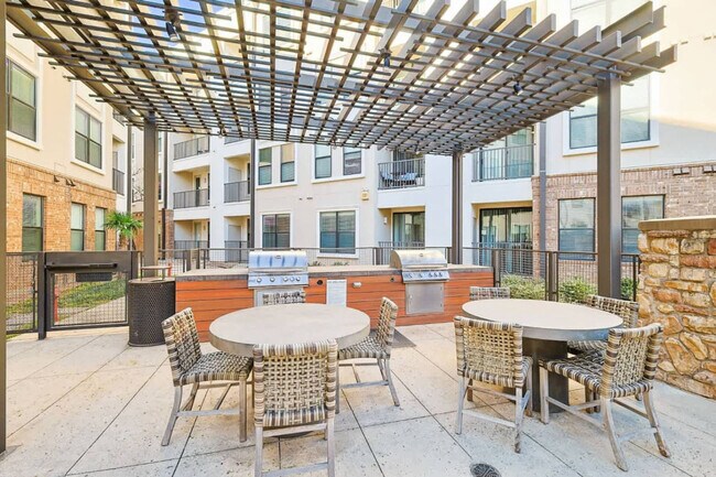 Building Photo - 5250 Town and Country Blvd