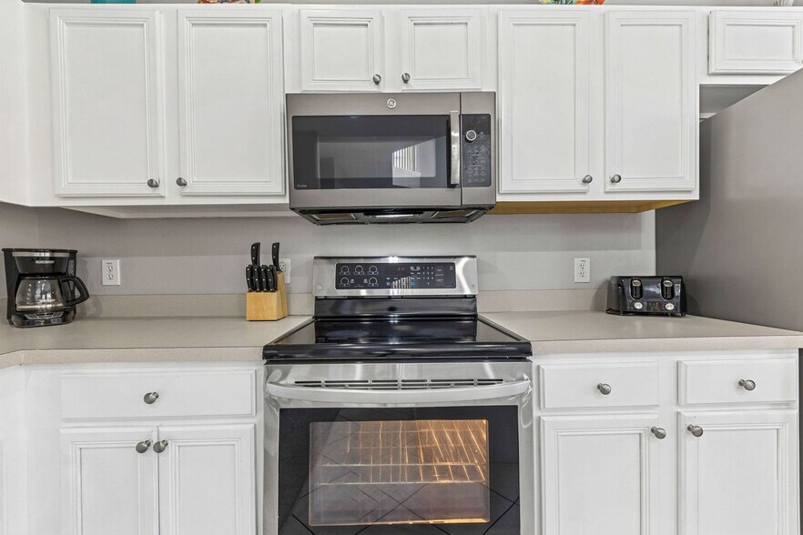 Building Photo - 8522 Sunrise Key Dr