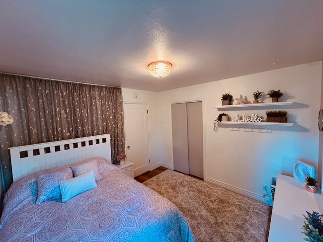 Building Photo - 2 Bed, 1 Bath Newly Renovated Rental