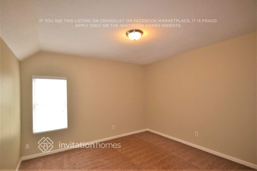 Building Photo - 3977 Lindley Dr