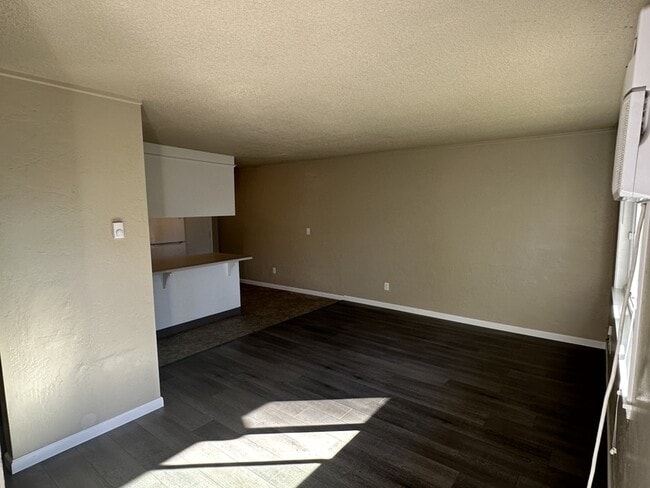 Building Photo - 719 SW Bridge St