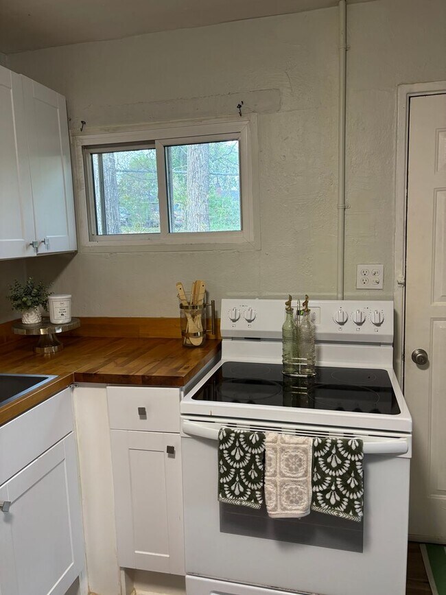 Building Photo - 5317 Lee Ave