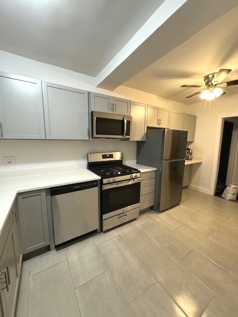 Building Photo - 1070 W Thorndale Ave