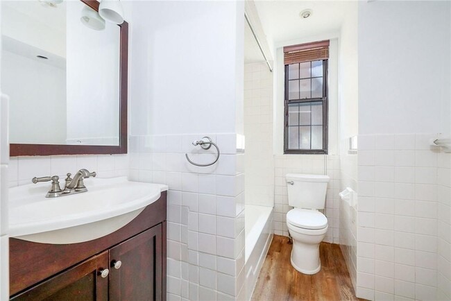 Building Photo - 14 N Chatsworth Ave