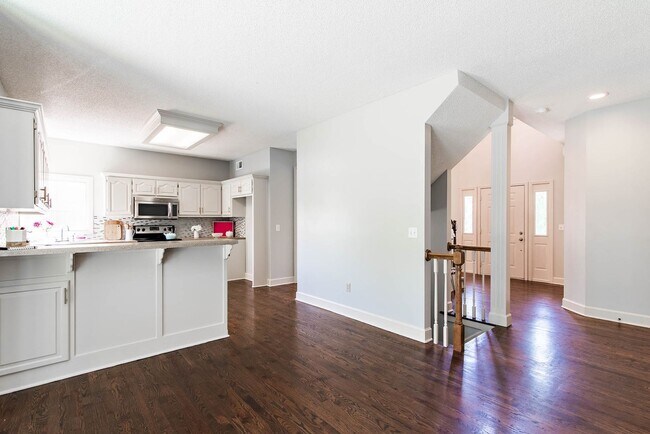Building Photo - 8304 W 122nd St