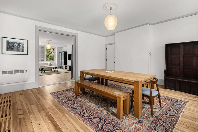 Building Photo - 185 East Broadway-SI ID1330811P