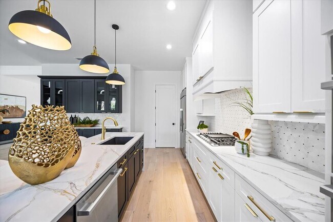 Building Photo - 3601 W Platt St