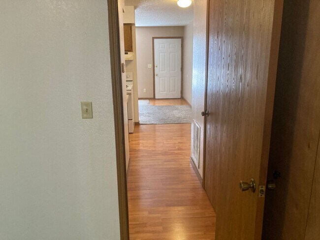 Building Photo - 1 Bedroom 1 Bath Ground Floor Apartment wi...