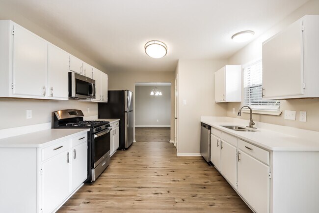 Building Photo - 6923 Echo Pines Dr