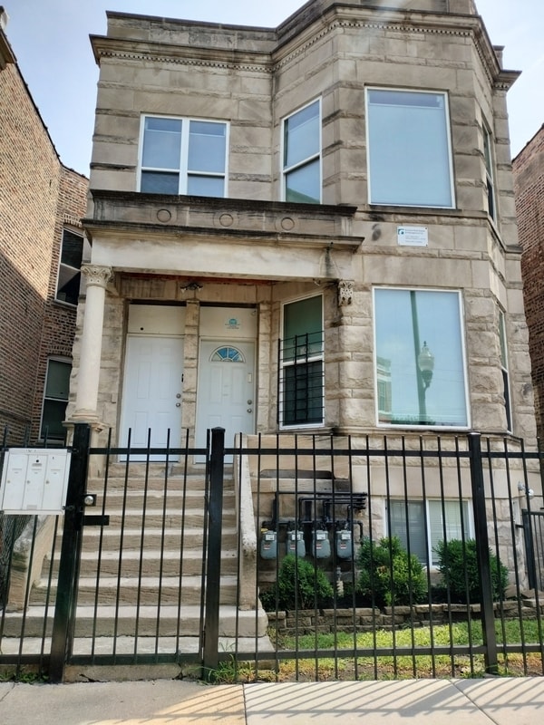 Building Photo - 1529 S Central Park Ave