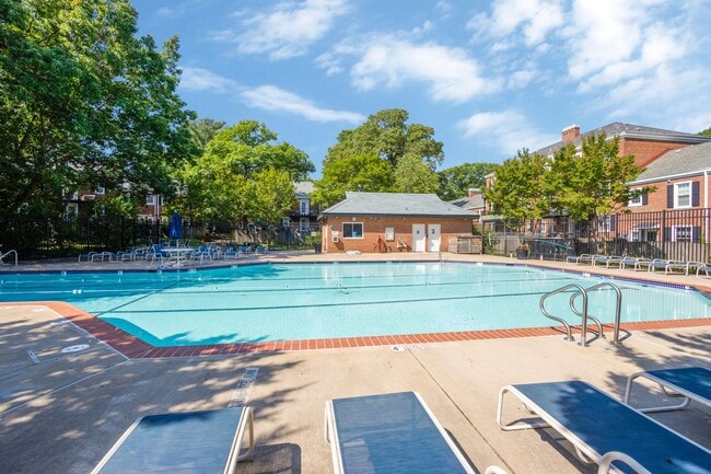 Building Photo - Fairlington 2 BR Condo for Rent!
