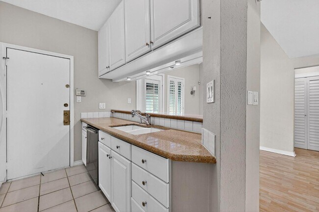 Building Photo - 3105 San Jacinto St