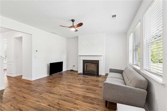 Building Photo - 430 Burgundy Terrace SE