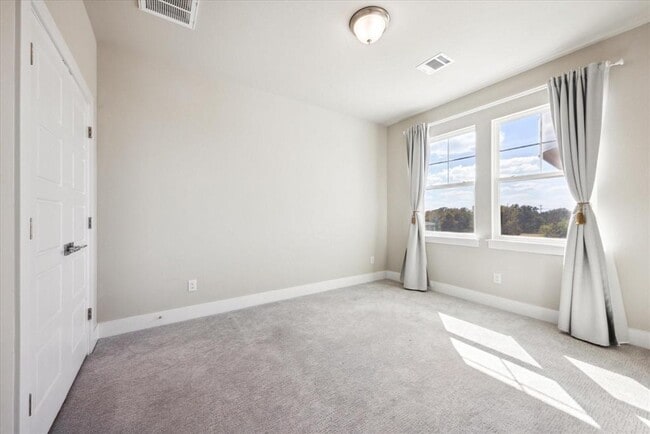 Building Photo - 113 Elisha Dr