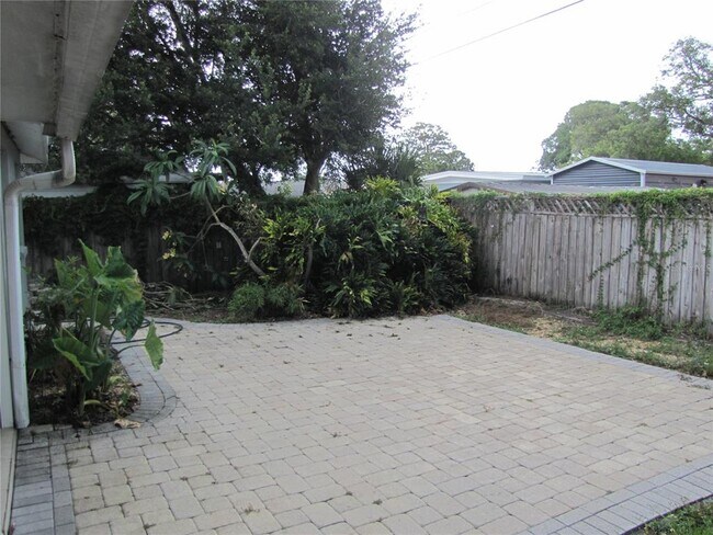 Building Photo - 7807 N Matanzas Ave