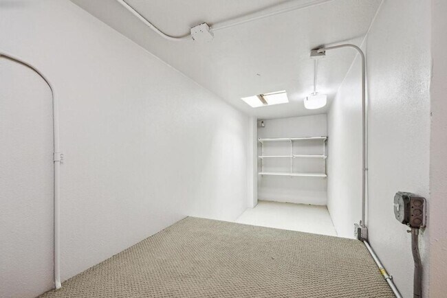Building Photo - Stunning West Oakland Live Work Loft w/ Ground Floor Studio