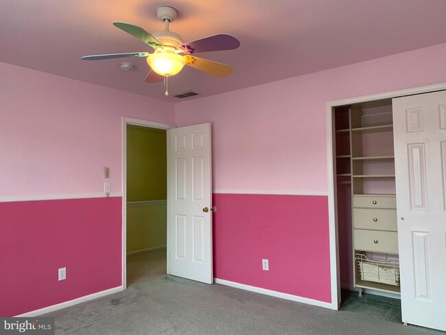 Building Photo - 35 Oakmont Terrace