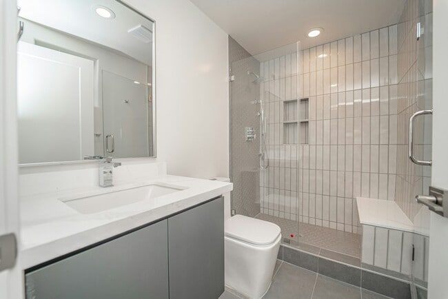 Building Photo - 2115 Holly Dr