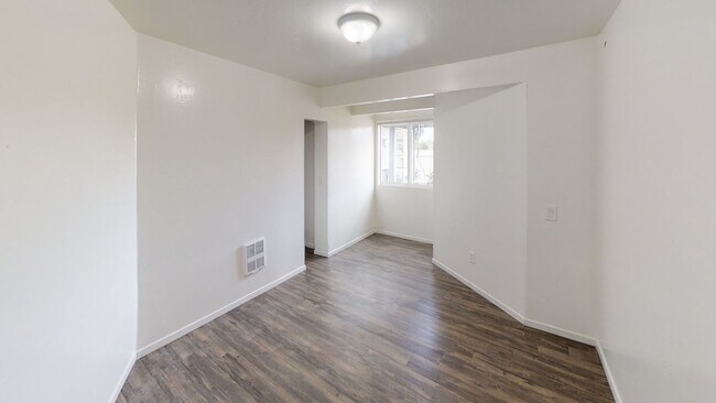 Building Photo - 8BD/3BA, Large Yard w/ Turf!