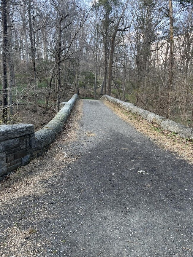 Building Photo - 8 Ridge St