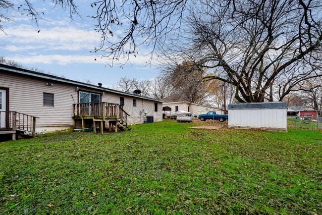 Building Photo - 223 E Kingsbridge Dr