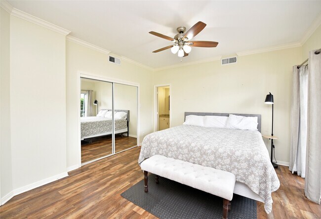 Building Photo - 12800 Melville Dr