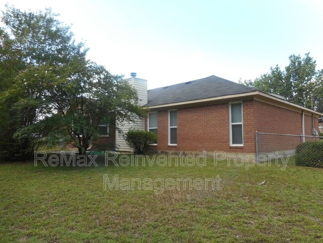 Building Photo - 3010 Miranda Rd