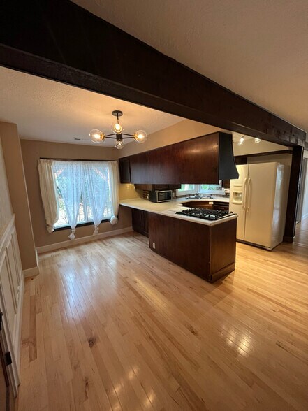 Building Photo - 18320 Dickerson Ln