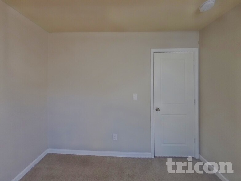 Building Photo - 207 Stillwood Dr