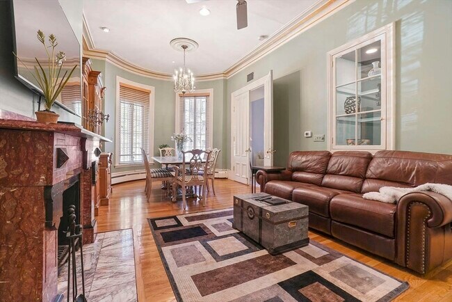 Building Photo - 319 Marlborough St
