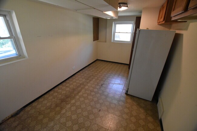 Building Photo - 7852 Sprucewood Ave