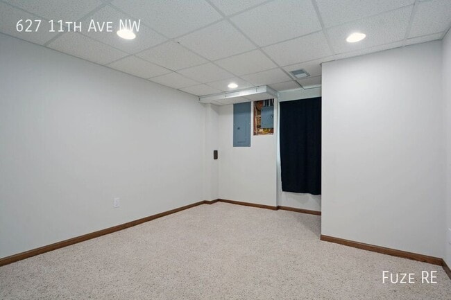 Building Photo - 627 11th Ave NW