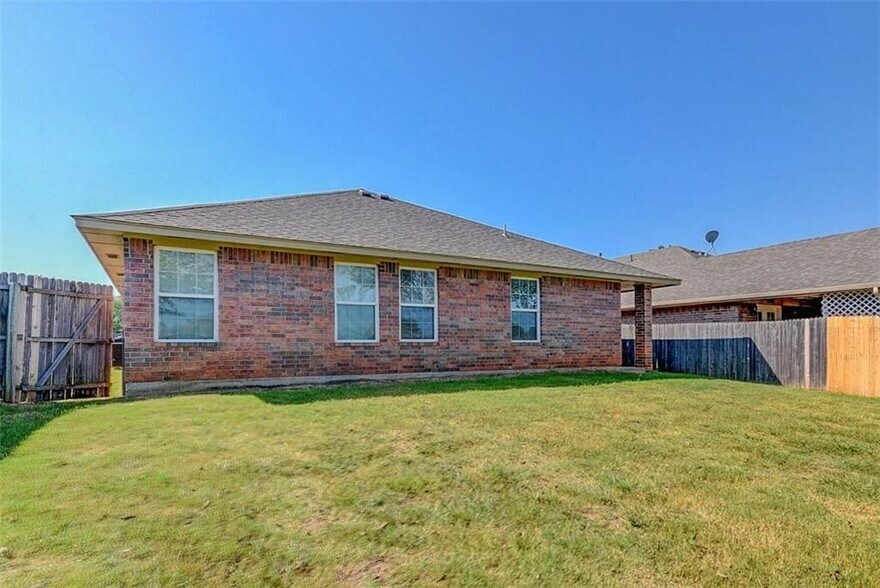 Building Photo - 913 Eagle Cliff Dr