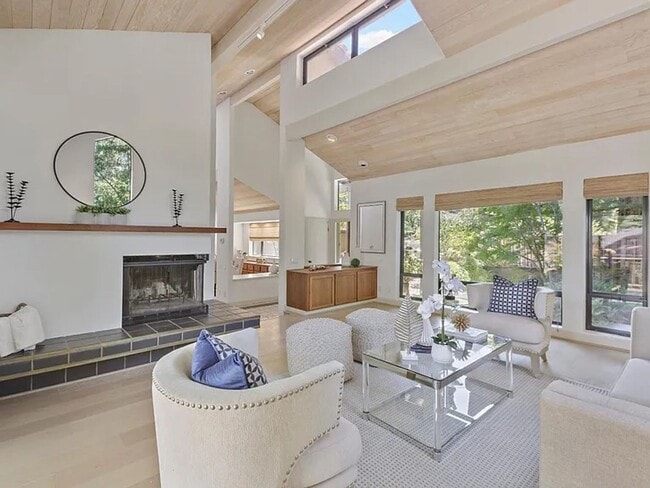 Building Photo - BRIGHT & AIRY HOME IN EXCLUSIVE ENCLAVE SPRAWLING, PRIVATE CULDESAC PROPERTY