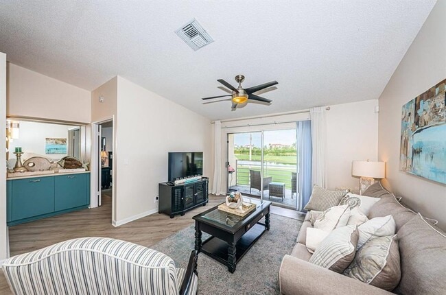 Building Photo - 6141 Bahia Del Mar Blvd S