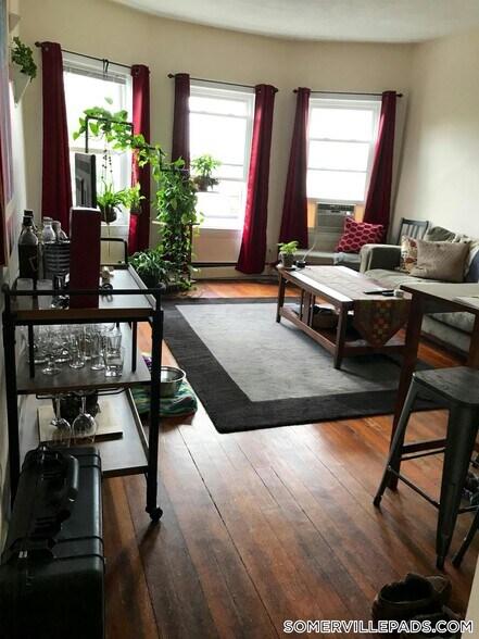 Building Photo - 3 Calvin St