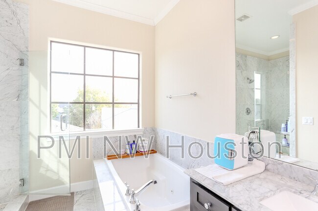 Building Photo - 5309 Blossom St