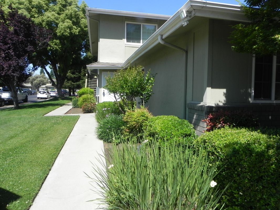 Building Photo - 2216 Peach Ave