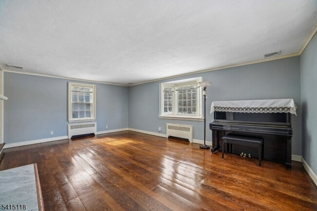 Building Photo - 10 Great Hills Terrace