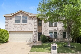 Building Photo - 2044 W Grove Ln