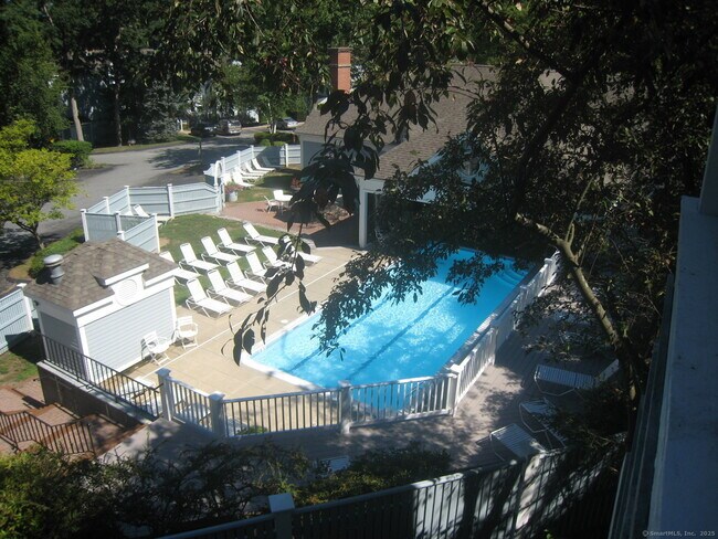 Building Photo - 1623 Old Pond Ln