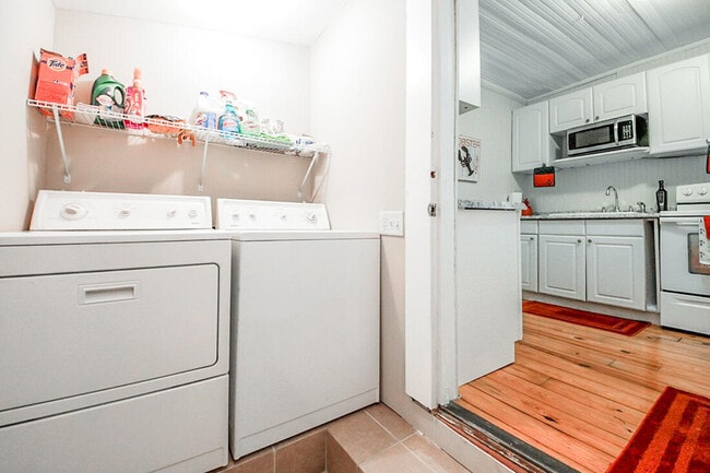 Building Photo - 1907 Parker Ave