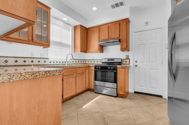 Building Photo - 8798 Nozay Ln