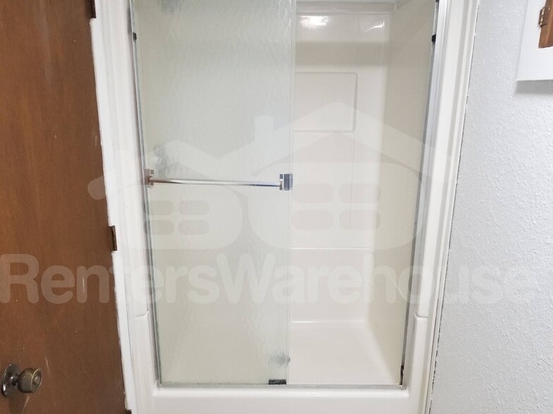 Building Photo - 616 2nd St NE