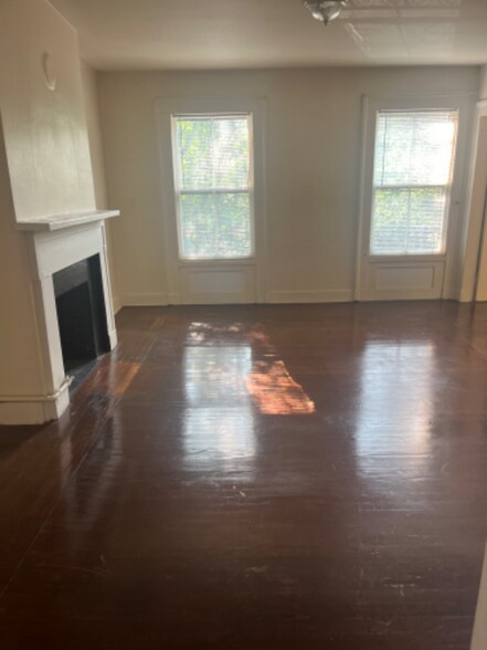 Building Photo - 40 Academy St