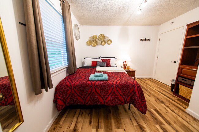 Building Photo - 2405 45th St